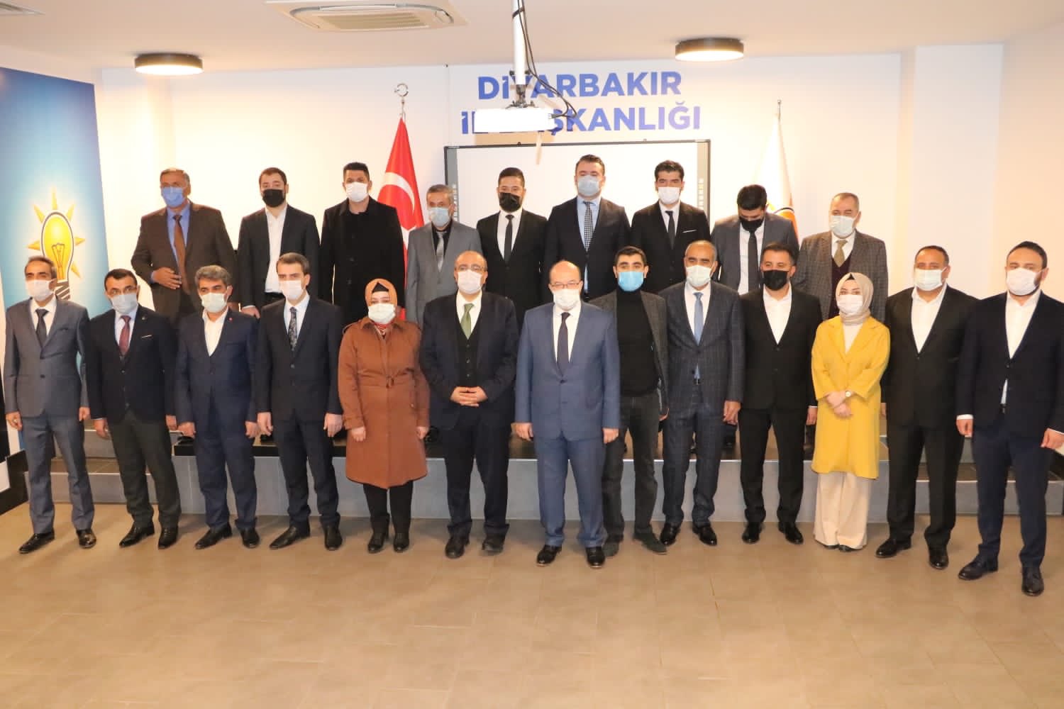 AK Parti Diyarbakır’da yeni ilçe başkanlarını basına tanıttı