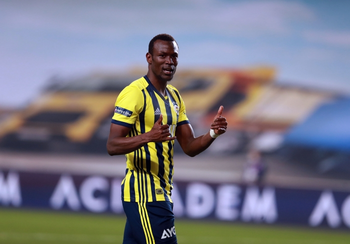 Fenerbahçe’nin golcüsü Diyarbakır’da köy okulunu restore etti