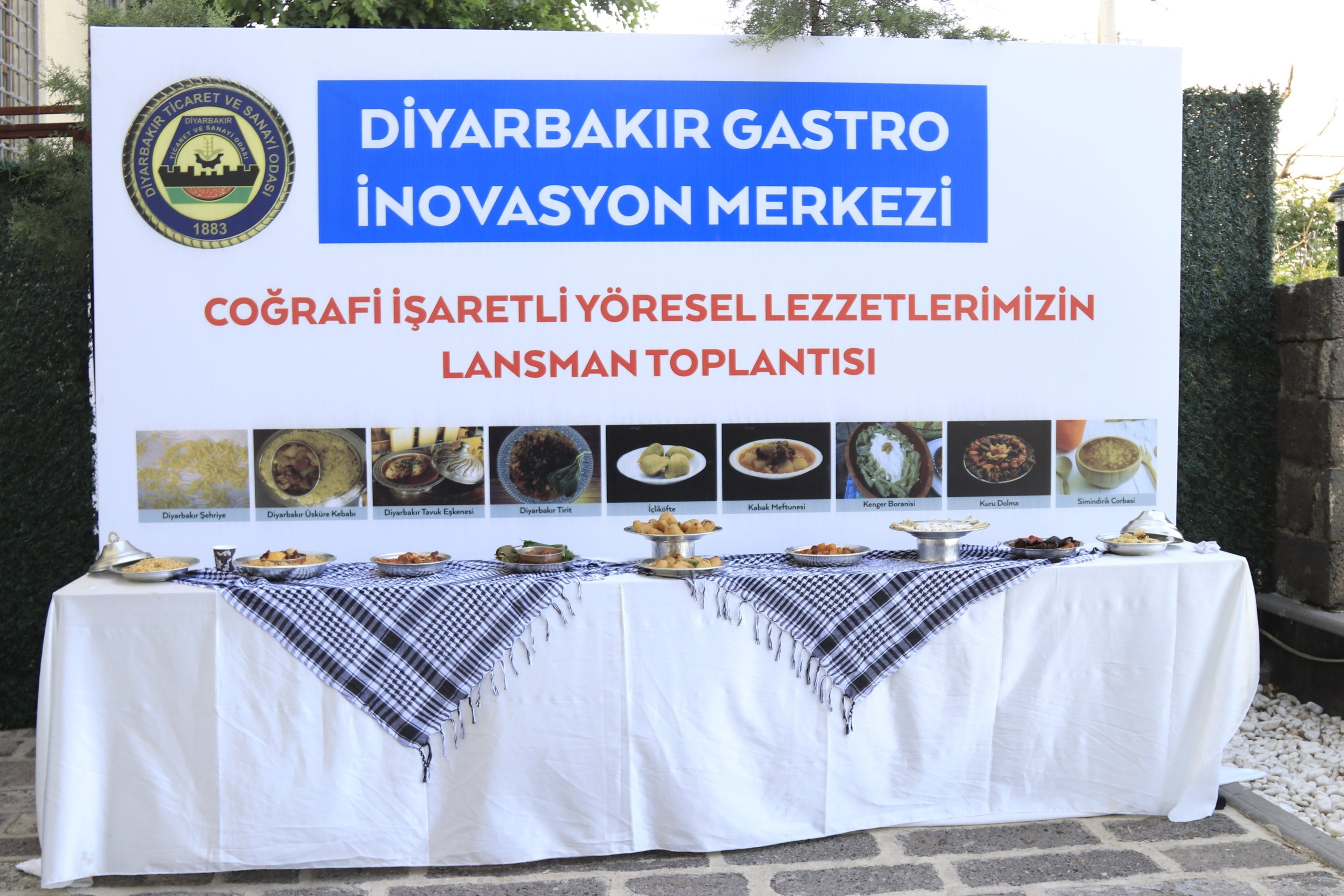 Diyarbakır’ın tescil alan 9 yemeği görücüye çıktı