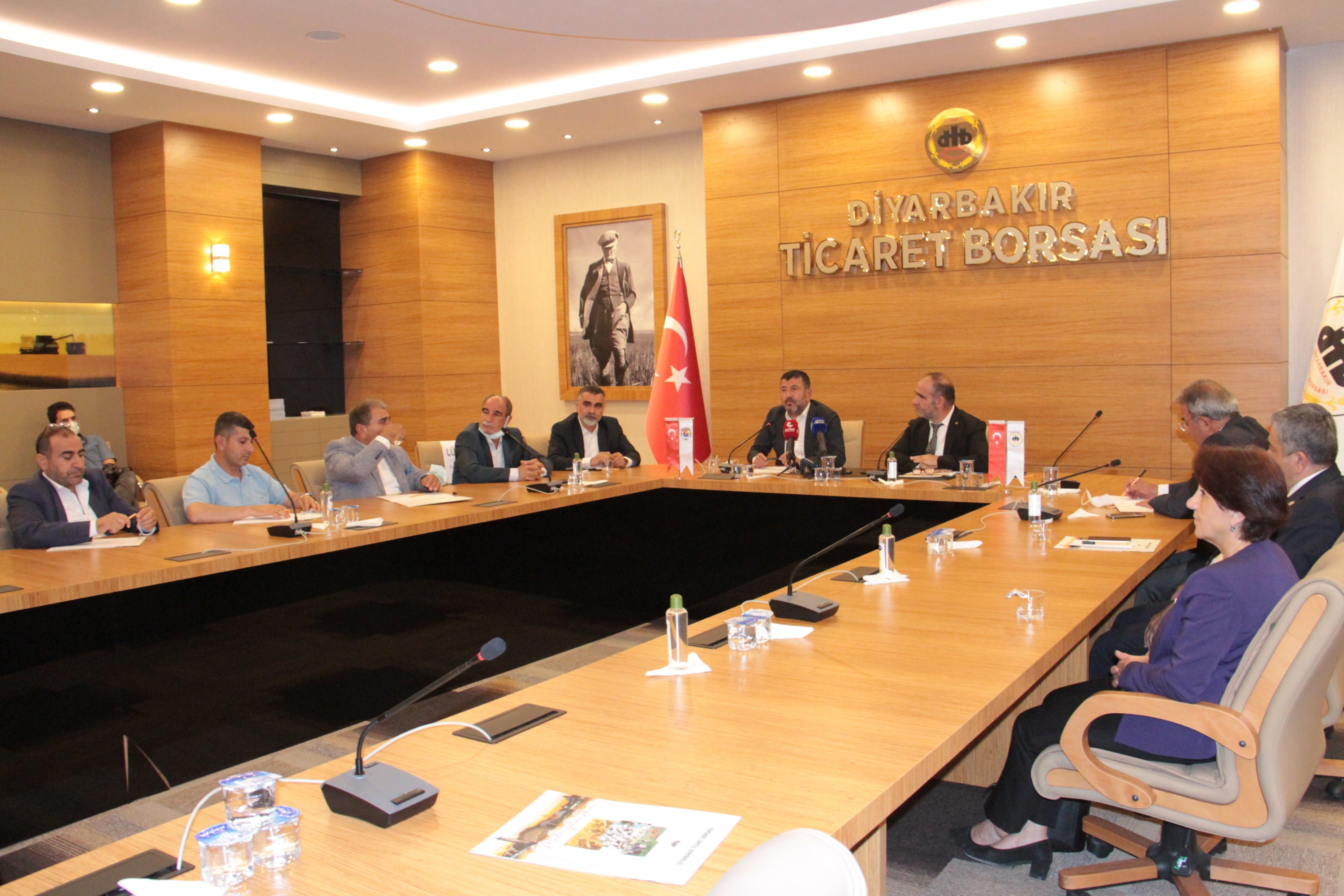 CHP’den Diyarbakır Ticaret Borsası’na ziyaret; Gündem kent ekonomisi
