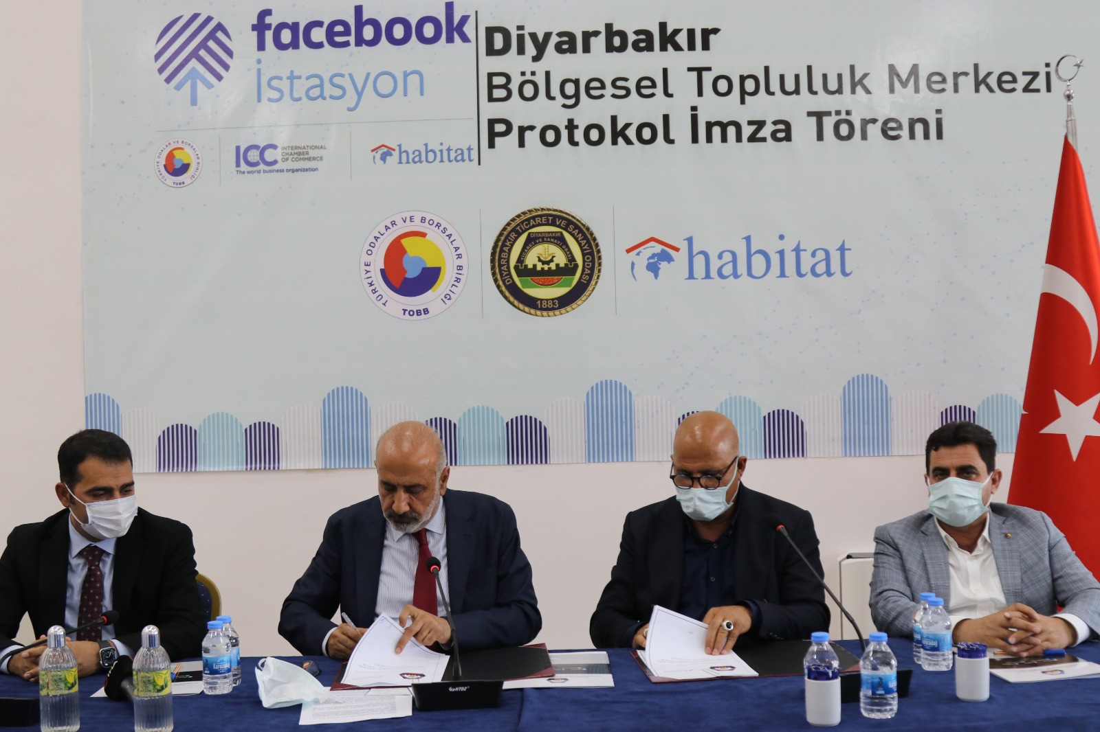 İmzalar atıldı; Diyarbakır’a Facebook İstasyonu kuruluyor