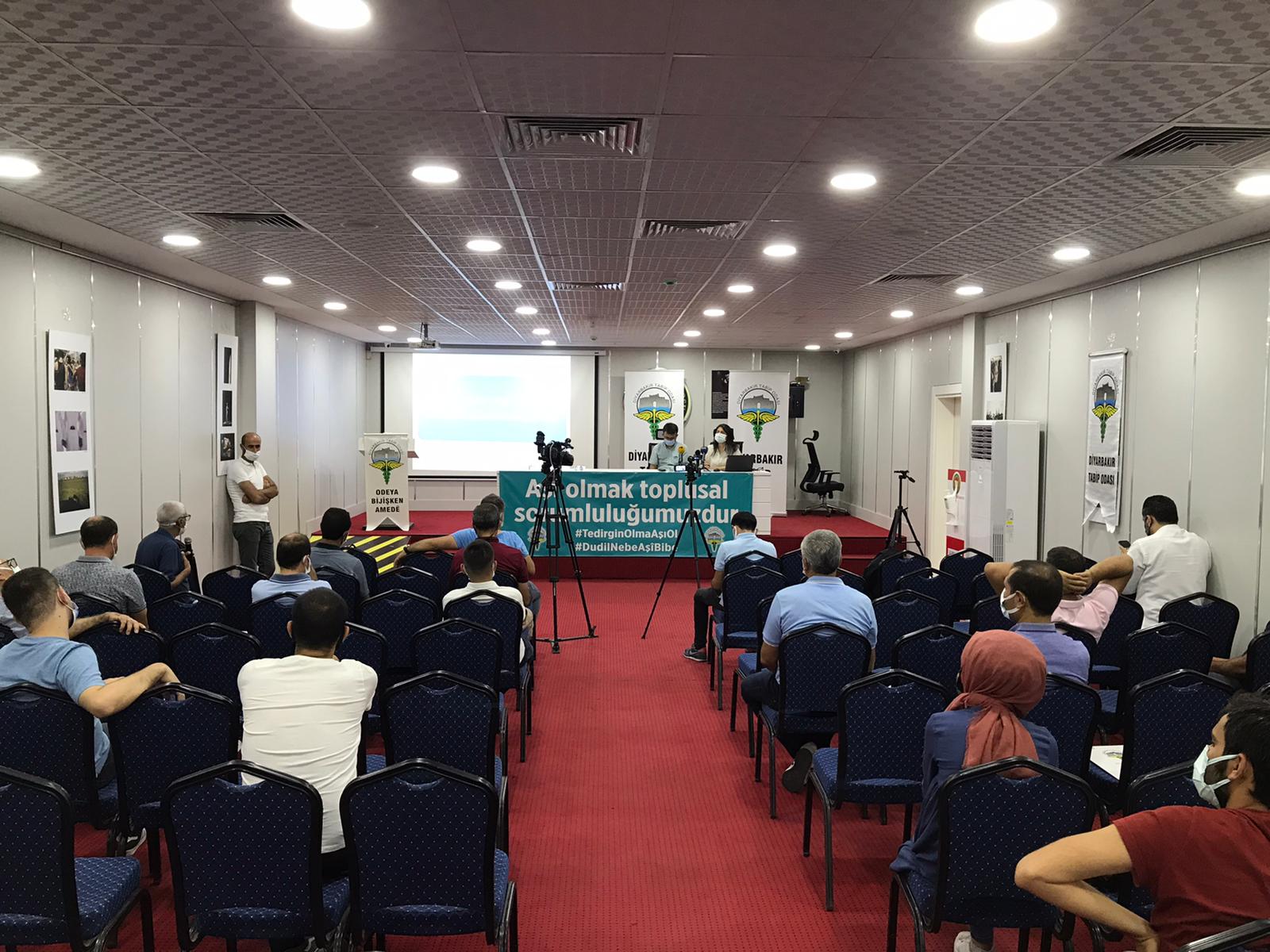 Diyarbakır’da bir ilk; Tabip Odası muhtarlarla “aşı” zirvesi yaptı