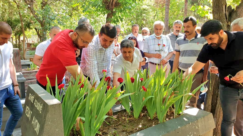 Vedat Aydın, mezarı başında anıldı