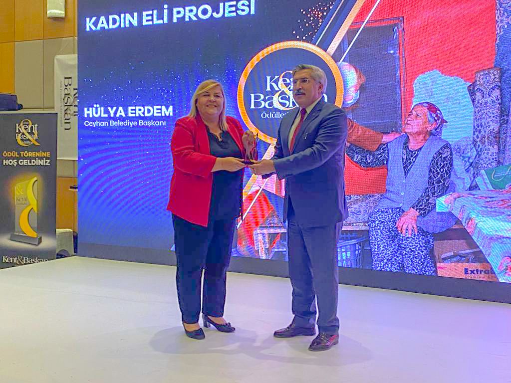Kadın Eli Projesi’nde Ceyhan Belediye Başkanı’na ödül