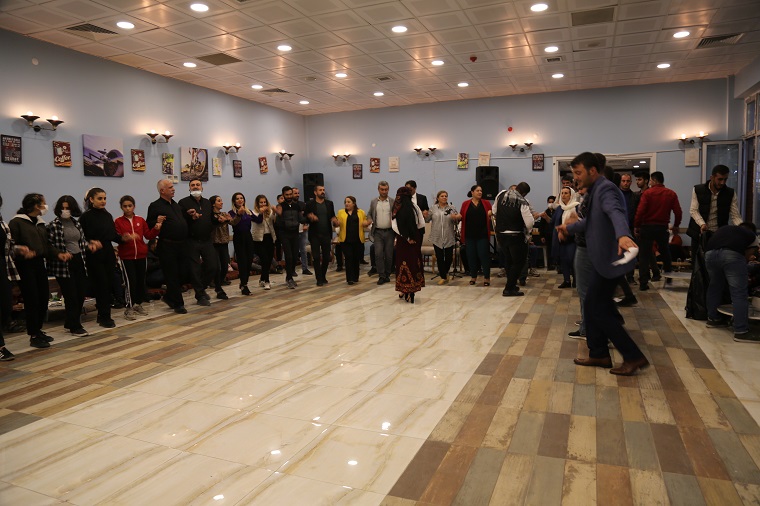 Çınarlılar “Urfa Sıra Gecesi”nde doyasıya eğlendi