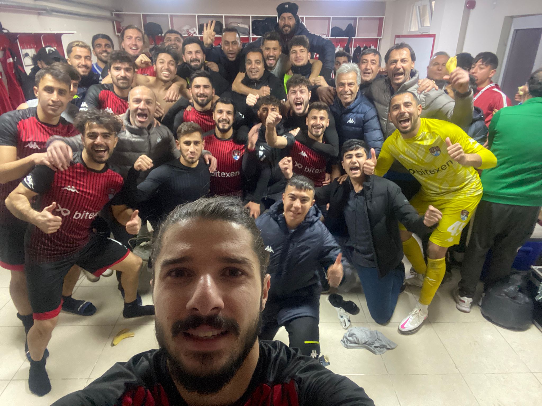 Vansporlu futbolcu kaleden kaleye gol atarak tarihe geçti