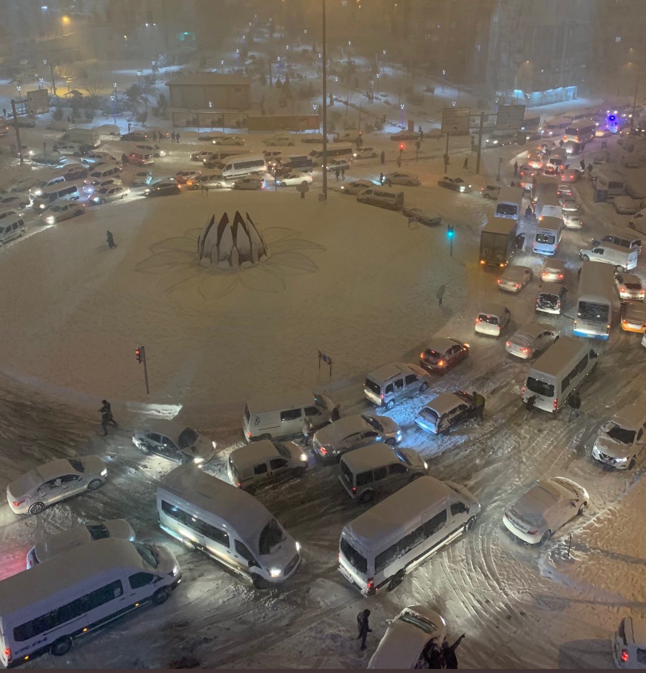 Gaziantep, kar ve dona teslim! Yollar pist alanına dönüştü…