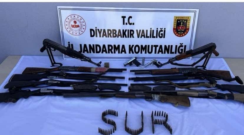 Sur’da bir ev cephanelik çıktı
