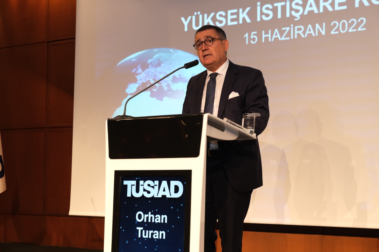 TÜSİAD: Gelirler eriyor, fakirleşerek büyüyoruz