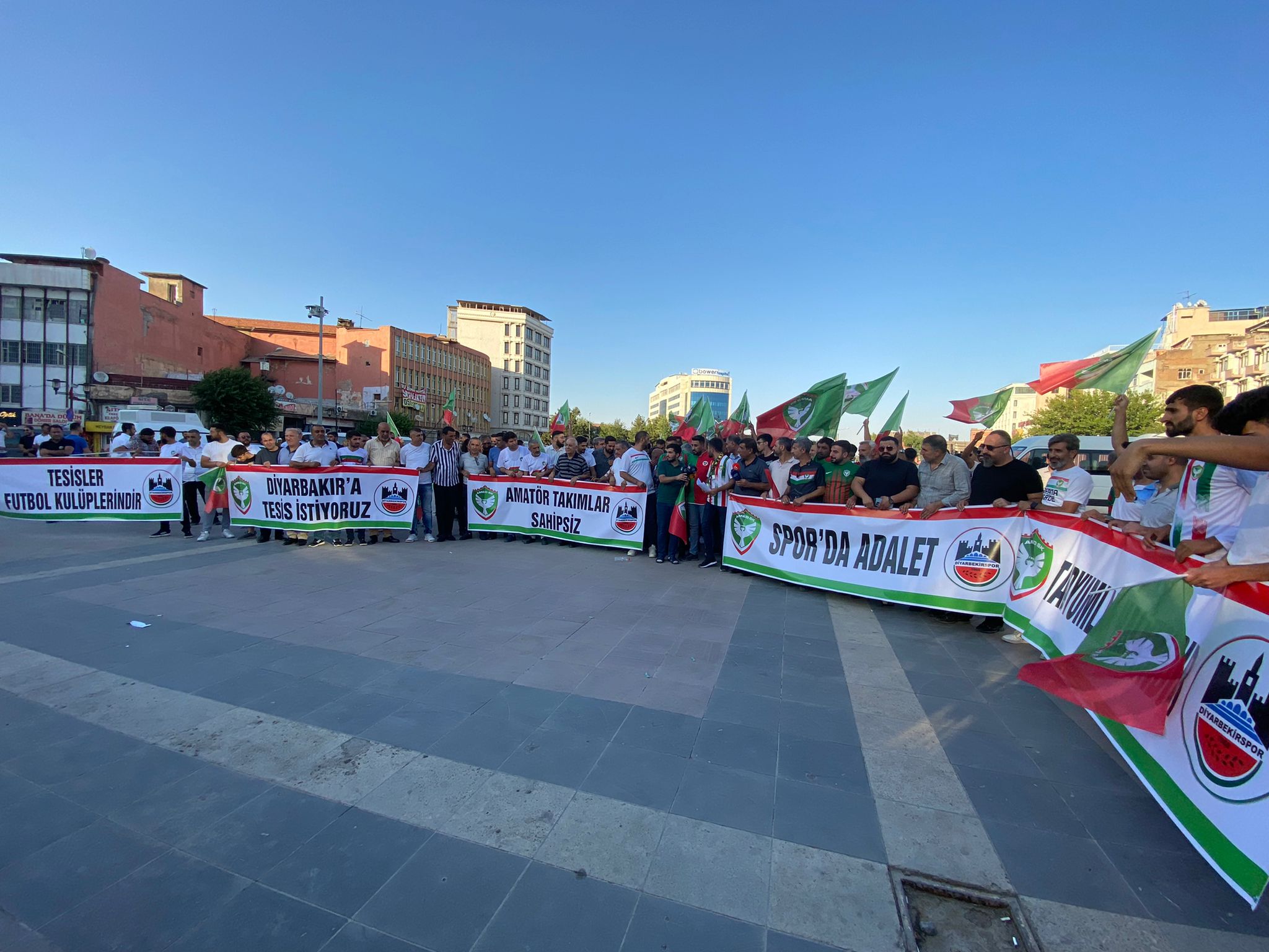 Amed ve Diyarbekirspor taraftarları “Sporda Adalet” istedi
