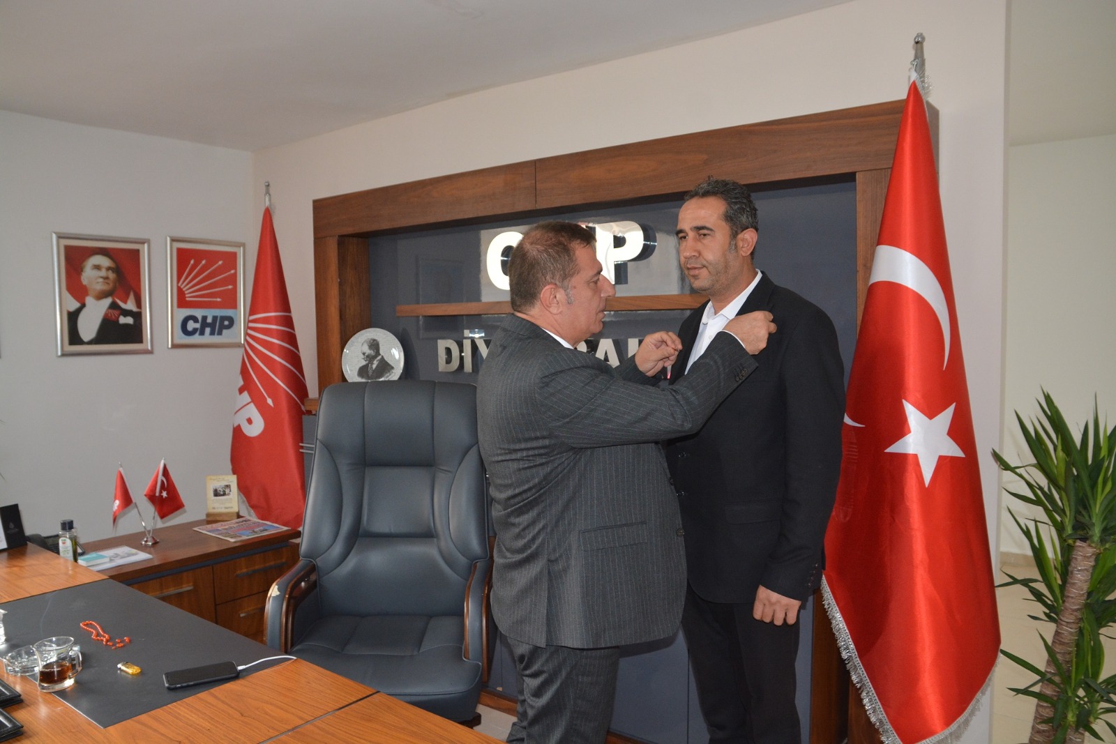 Diyarbakır’da MHP’li eski yönetici CHP’ye katıldı