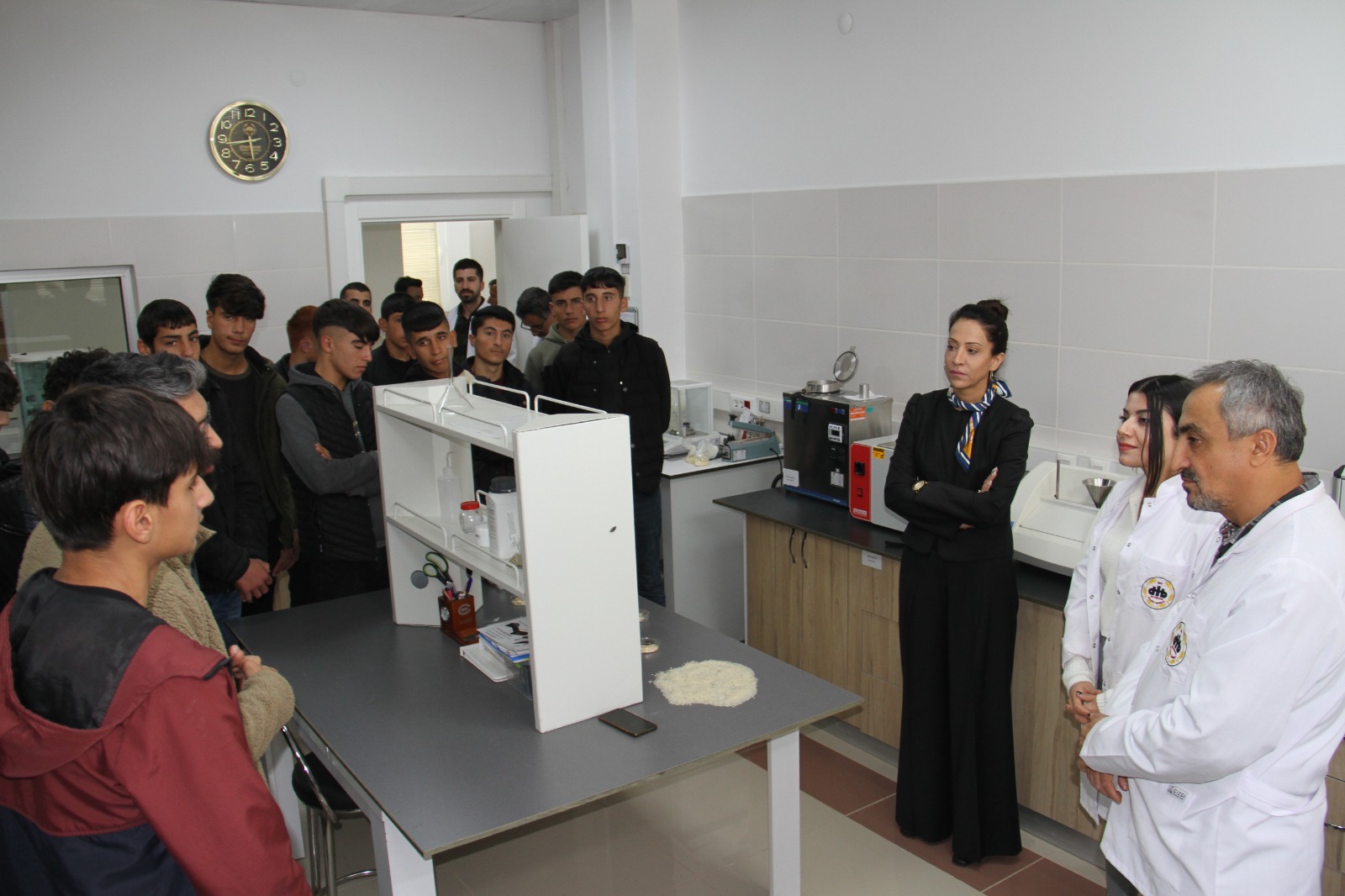 Öğrenciler DTB laboratuvarında hububat analizi yaptı