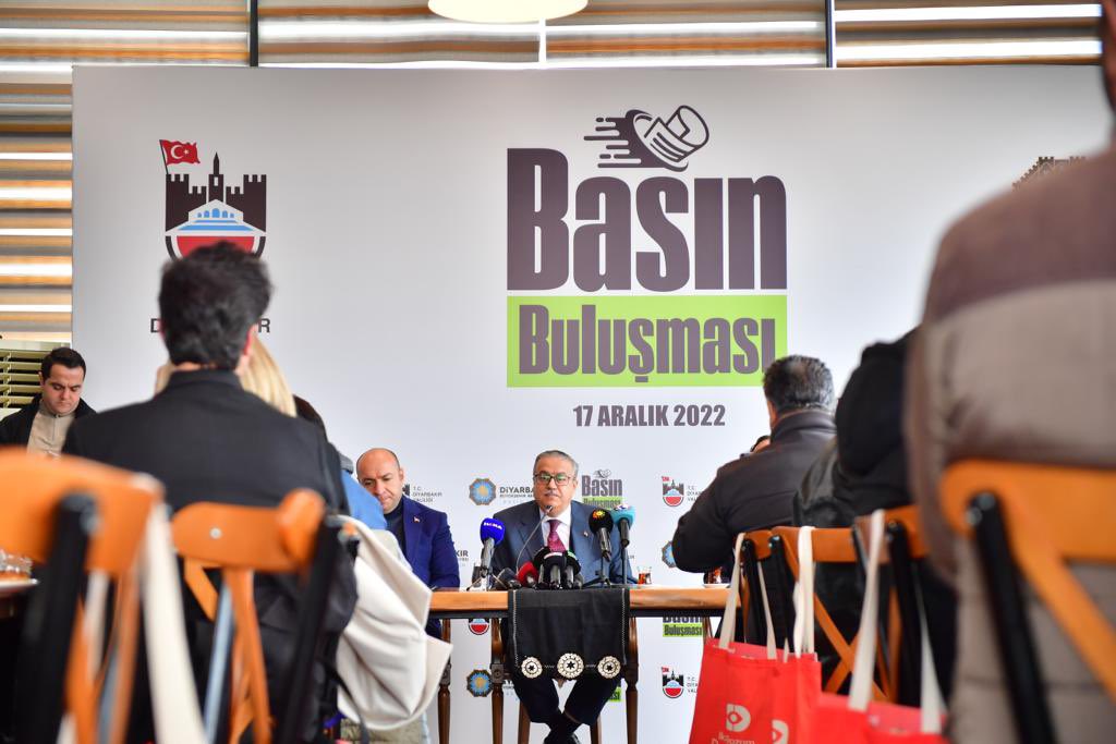 Diyarbakır Valisi Su, basın mensuplarının sorunlarını dinledi