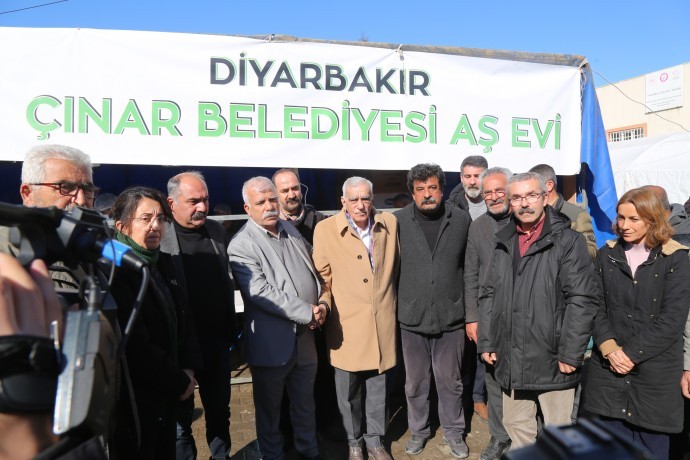 Çınar Belediyesi, Adıyaman’da 6 bin kişiye yemek dağıtıyor
