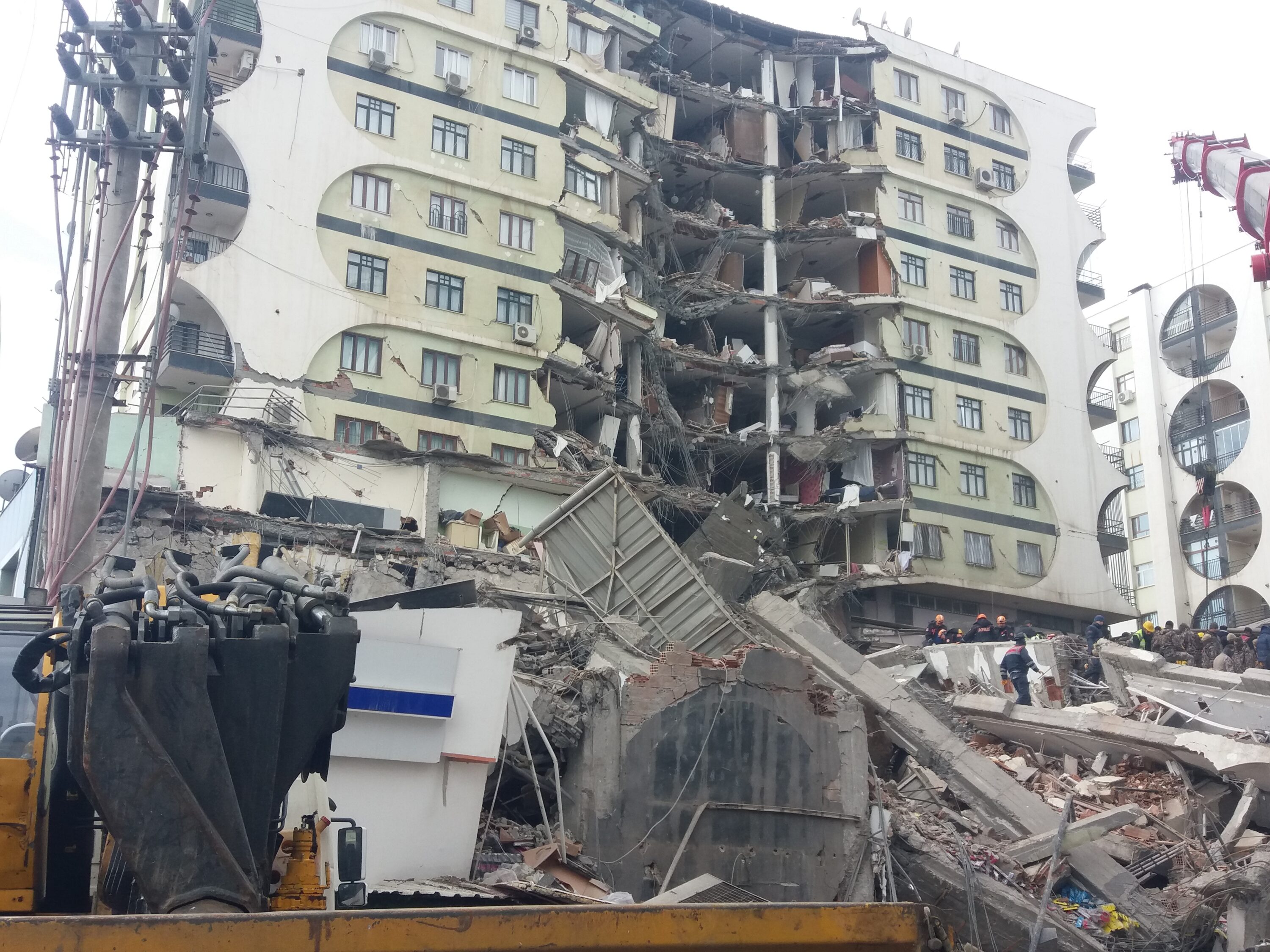 Tezgel Kom’dan “kolon kesme” iddiasına yalanlama