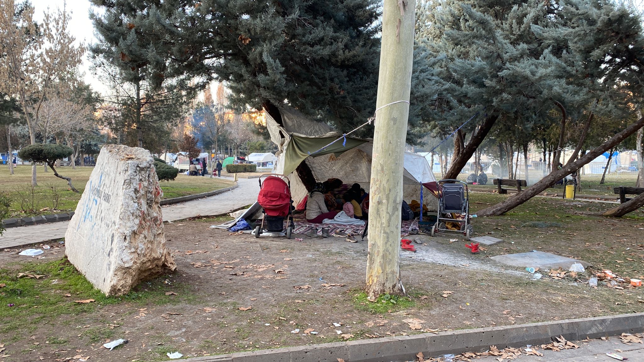 Diyarbakır’da 5’i çocuk 7 kişilik aile ortada kaldı