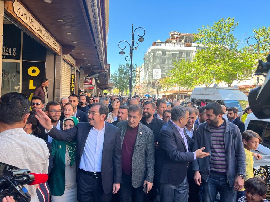 Diyarbakır’da “Millet İttifakı” adayları sokağa indi