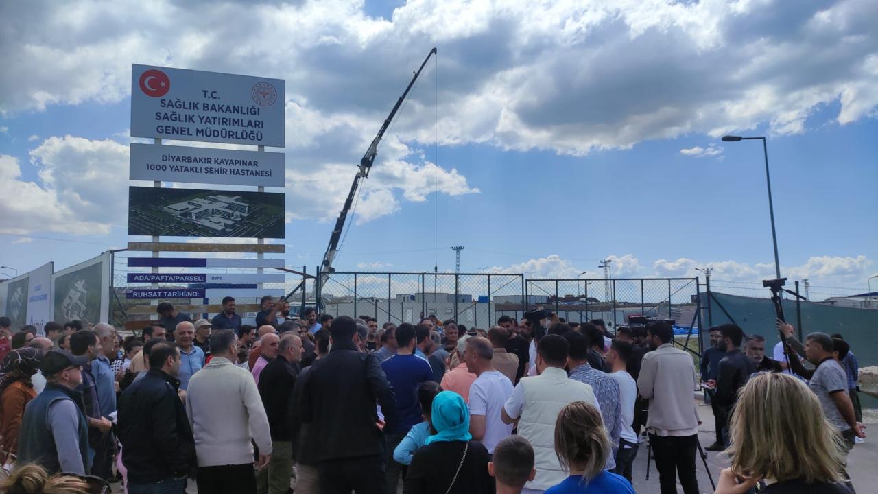 Diyarbakır’da dinamitle temel açmaya isyan!