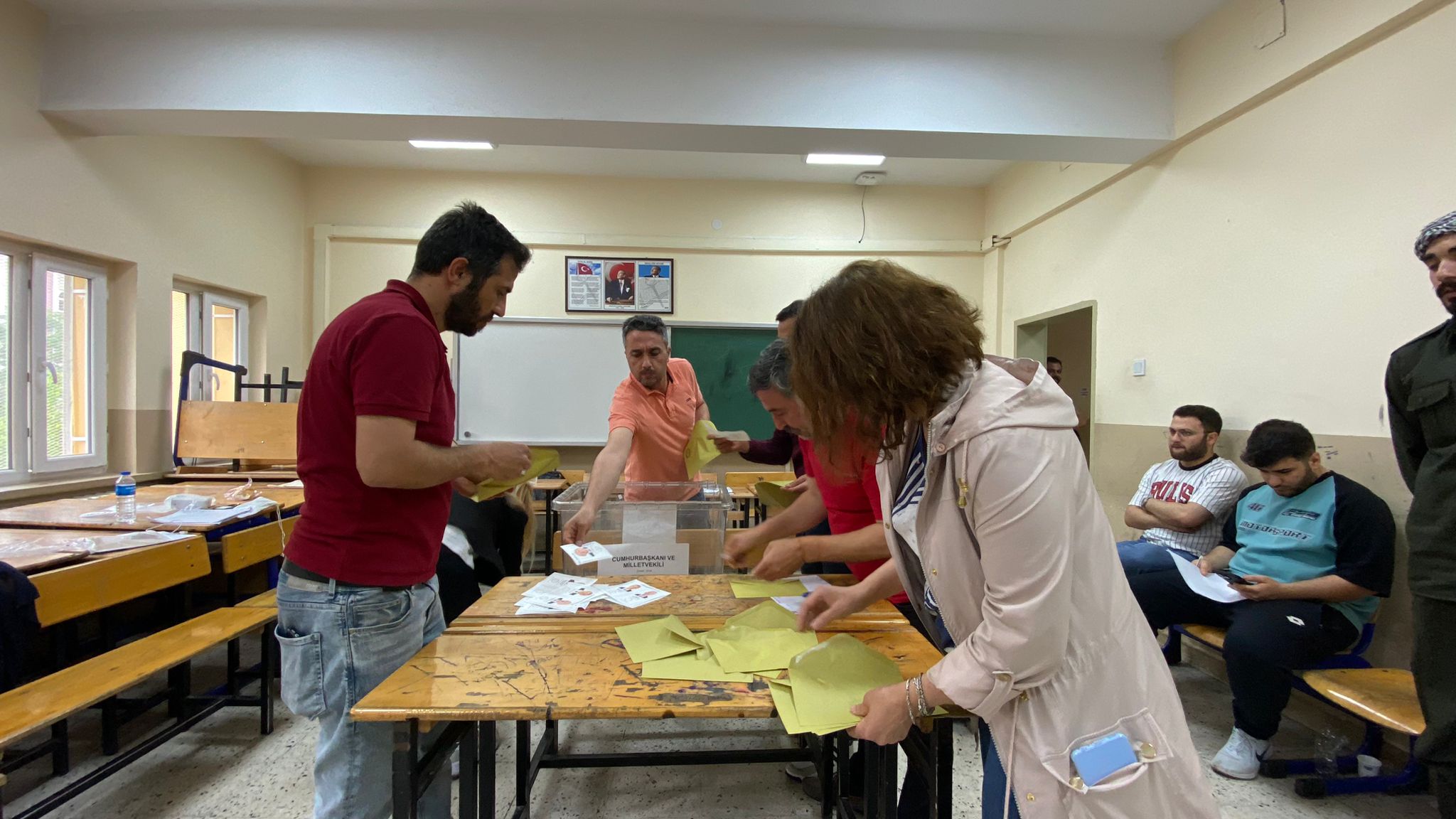 Diyarbakır’da sandıklar açıldı, oy sayımı başladı