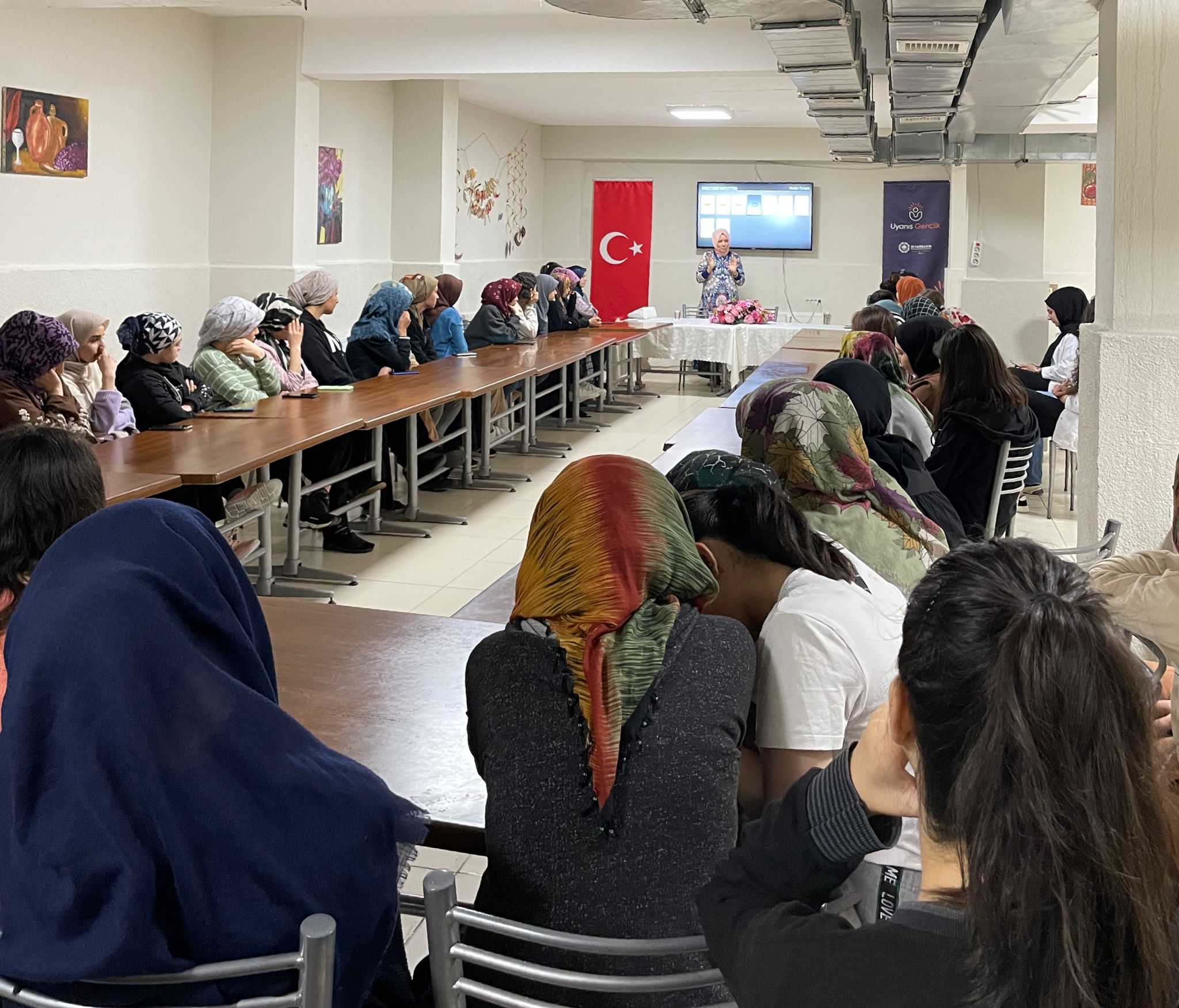 Öğrencilere meslek tanıtımı semineri