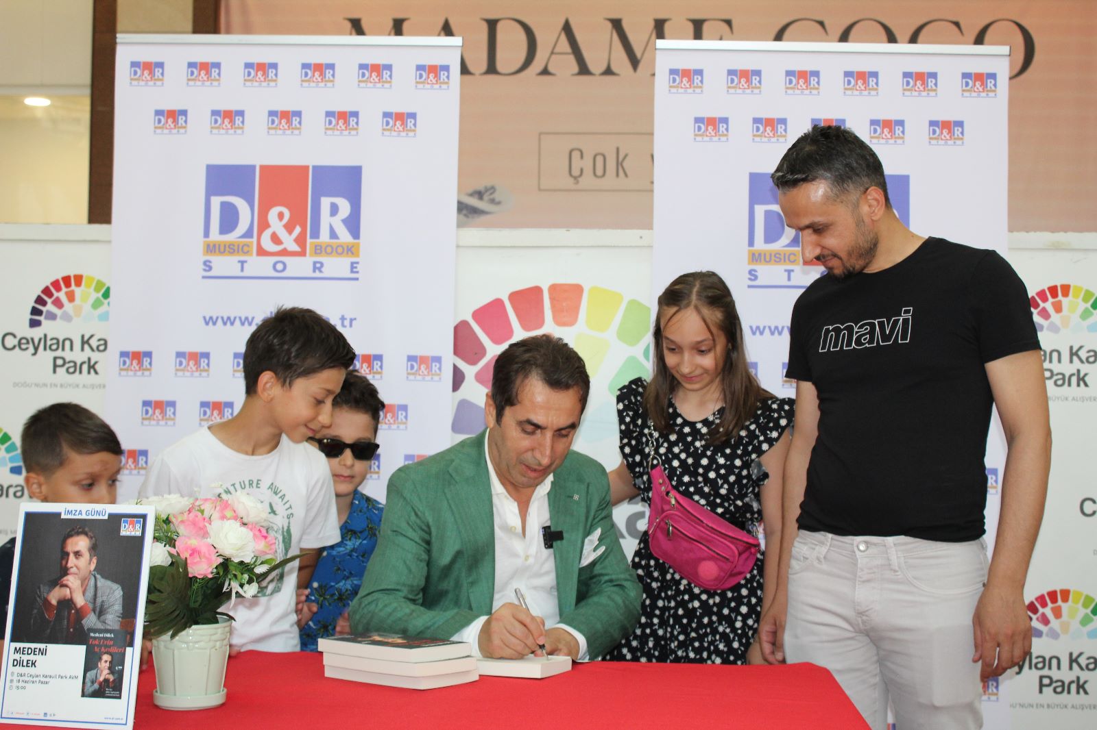 Diyarbakırlı sanayici Medeni Dilek’ten imza günü etkinliği