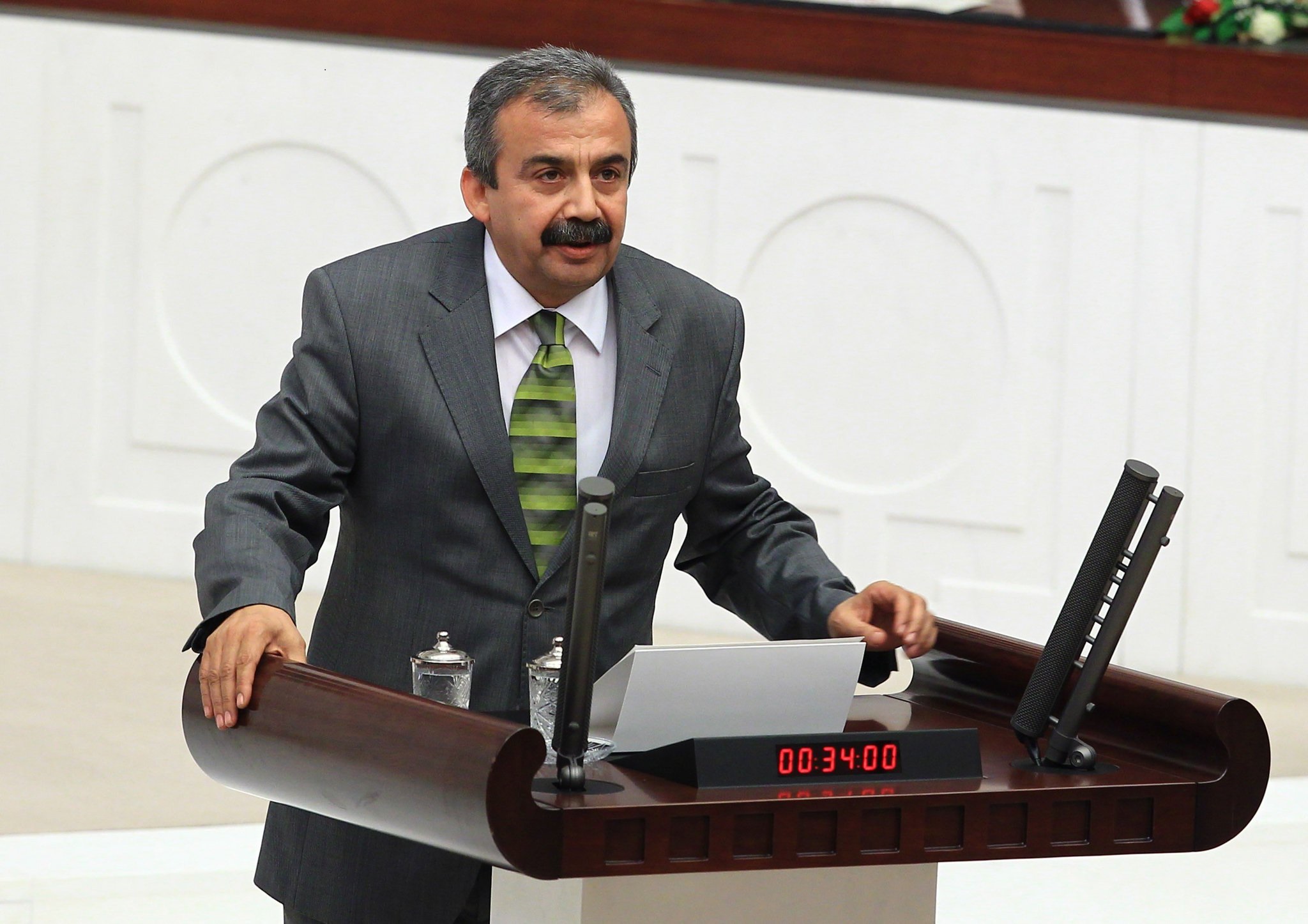 Sırrı Süreyya Önder HDP’nin Meclis Başkanvekili oldu