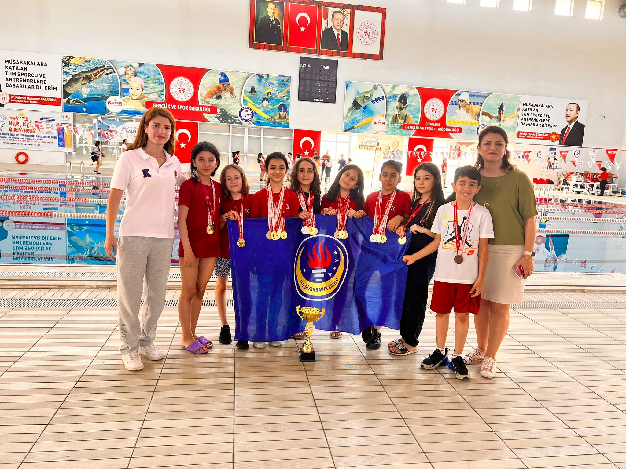 TED Diyarbakır Koleji Öğrencileri, yüzmede birinci oldu