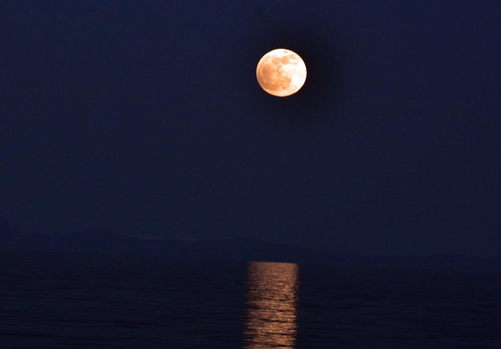 Van Gölü’nde dolunay resitali