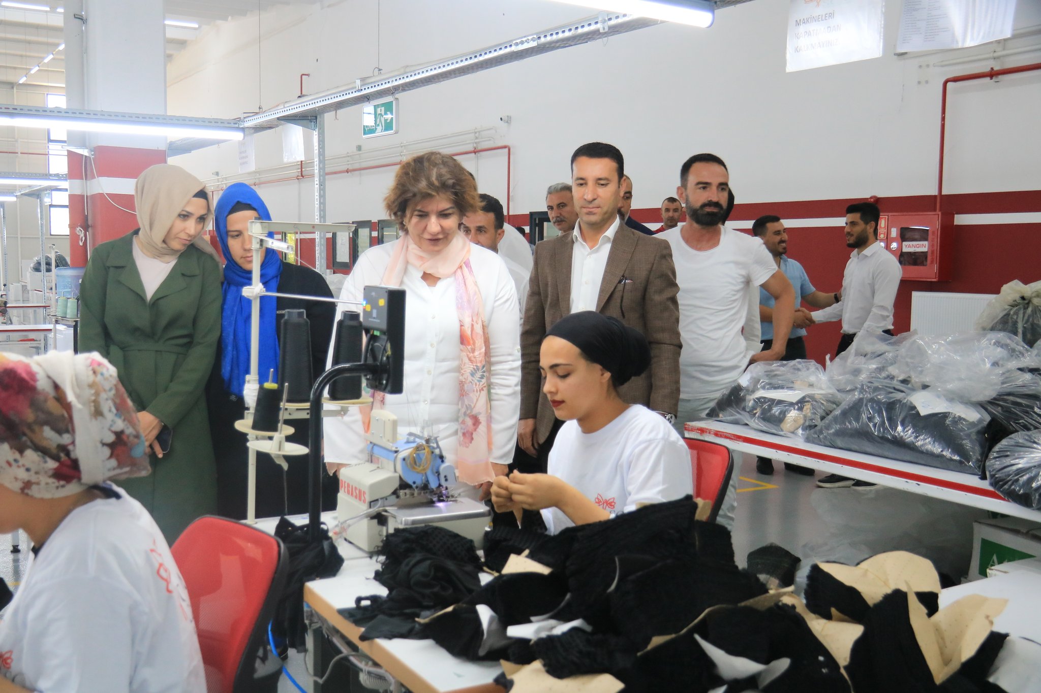 AK Partili Ataman’dan Diyarbakır’daki tekstil firmalarına ziyaret