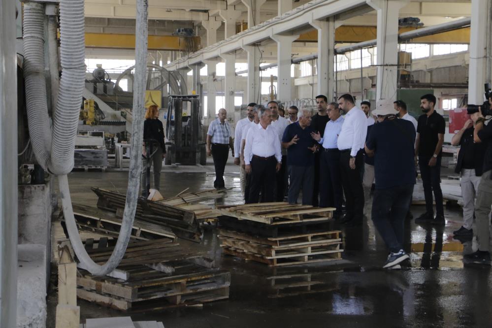 Vali Su, OSB’de faaliyet gösteren fabrikaları inceledi