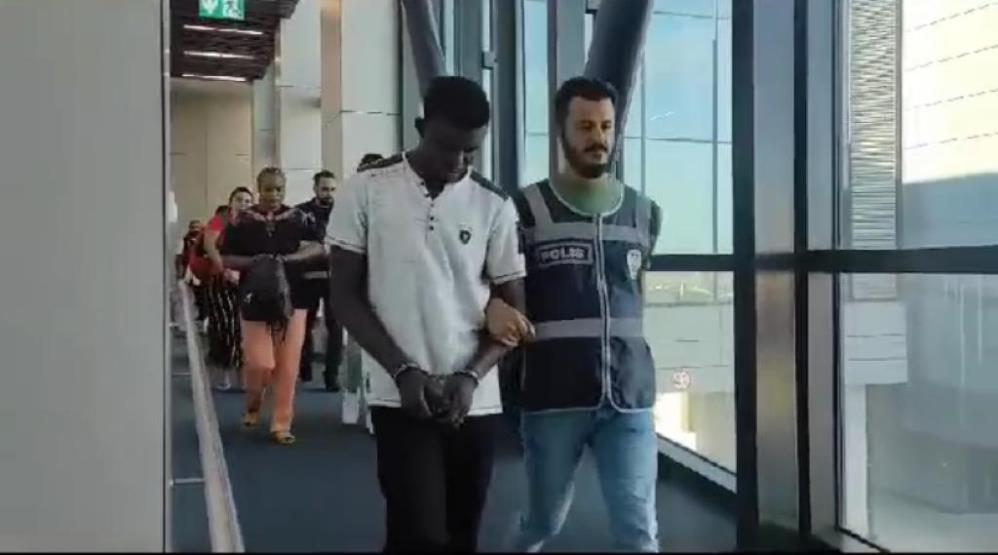 Diyarbakır’da kendilerini ABD askeri olarak tanıtan çete çökertildi