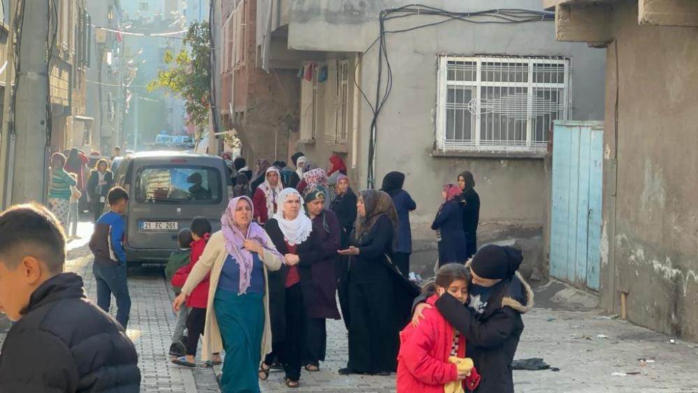 Diyarbakır’da bir çocuk silahla vuruldu