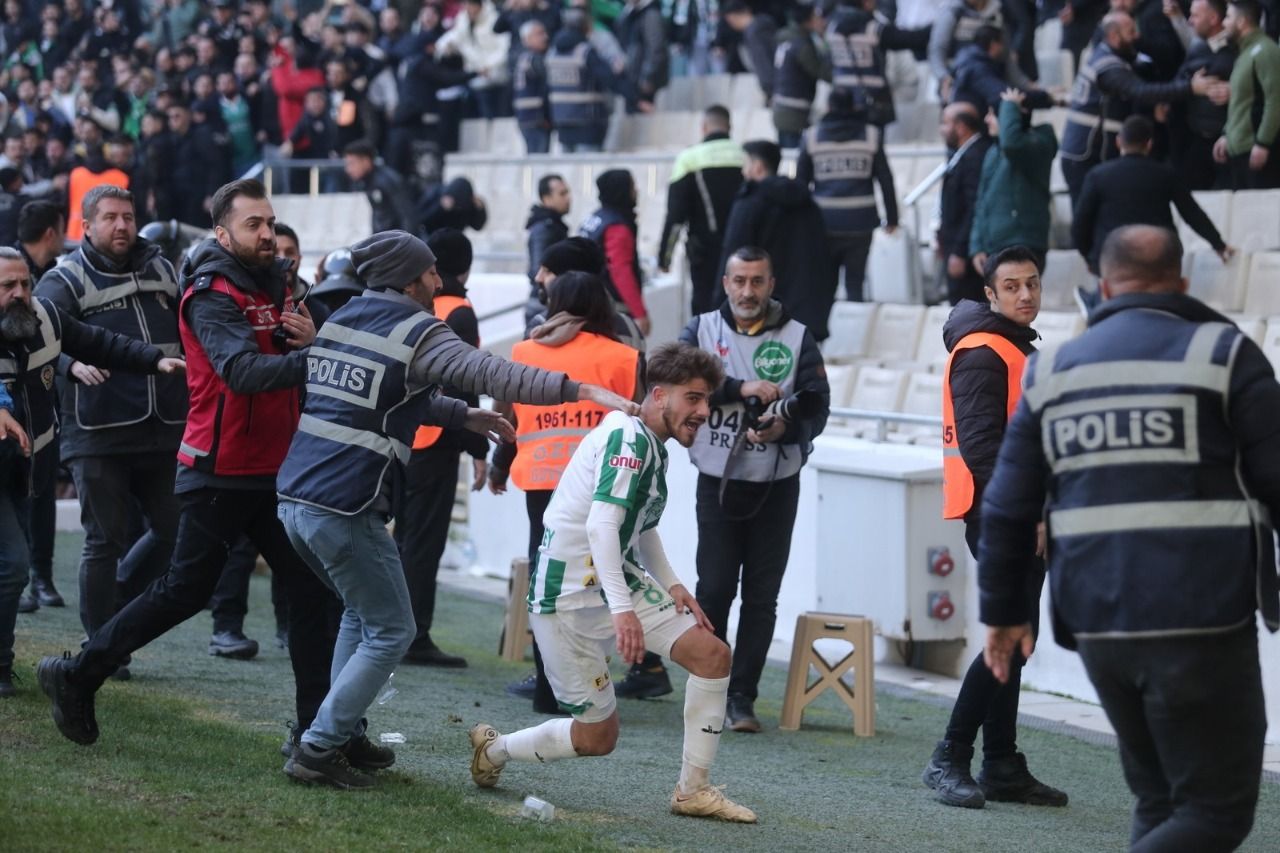 Diyarbekirspor’a Bursa’da çirkin saldırı