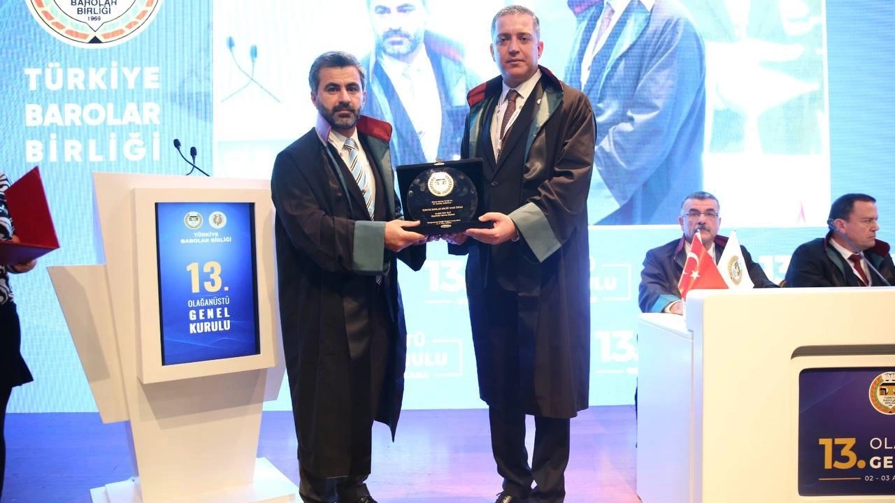 TTB Onur Ödülü, Baro Başkanı Eren’e teslim edildi