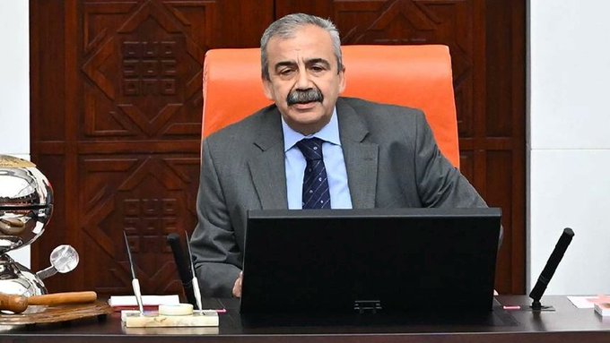 Sırrı Süreyya Önder hastaneye kaldırıldı