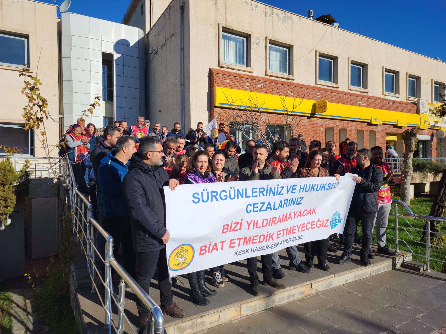 Diyarbakır’daki PTT çalışanlarından sürgünlere isyan 