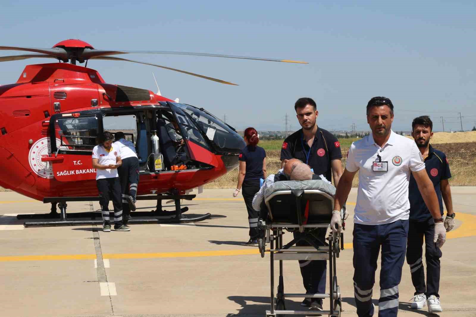 Diyarbakır’da kalp krizi geçiren yaşlı adam ambulans helikopterle hastaneye sevk edildi