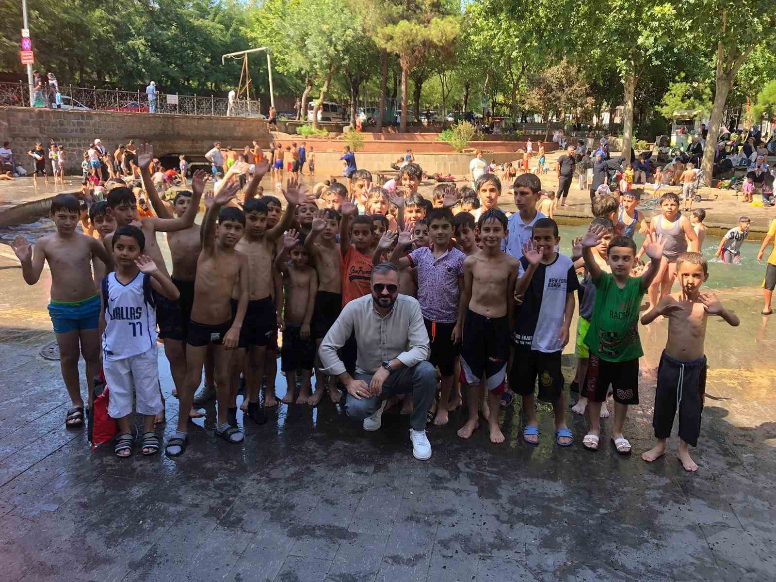 Diyarbakırlı öğrenciler Anzele’de serinliyor