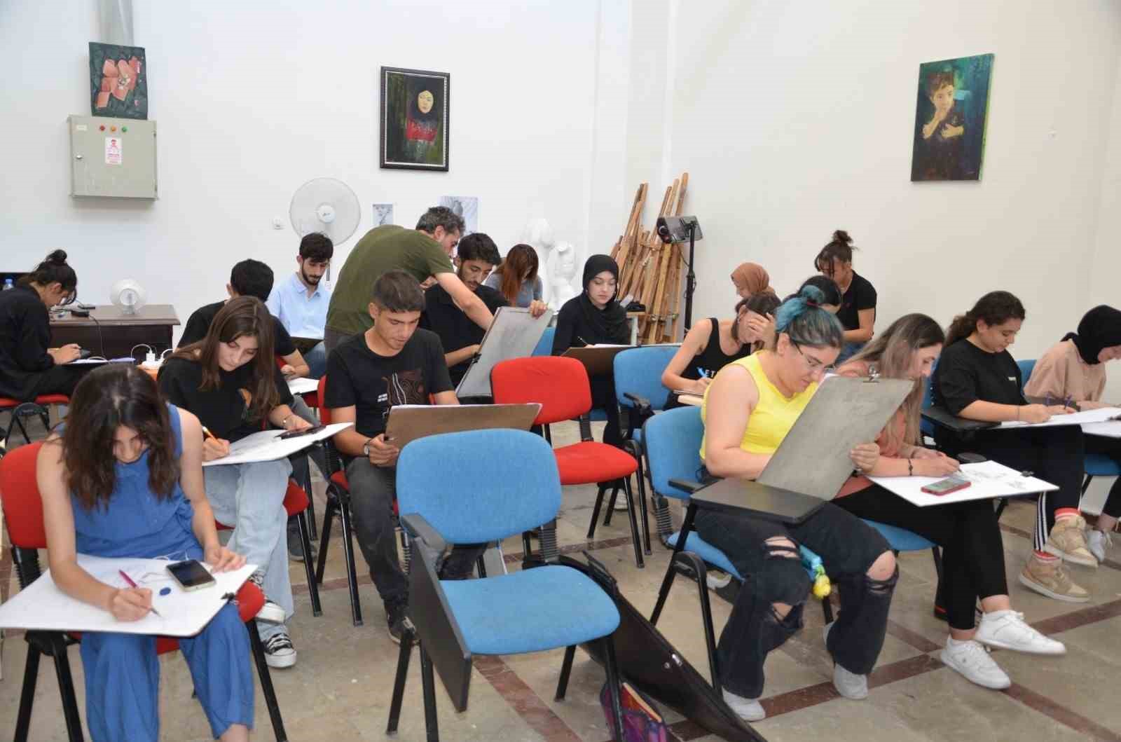 Diyarbakır Büyükşehir Belediyesinden öğrencilere ücretsiz kurs