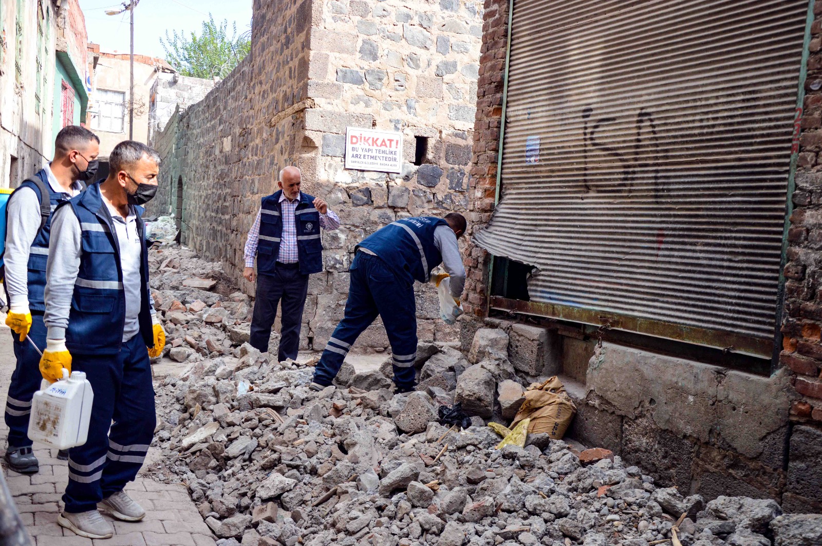 Diyarbakır’daki metruk binalar ilaçlandı