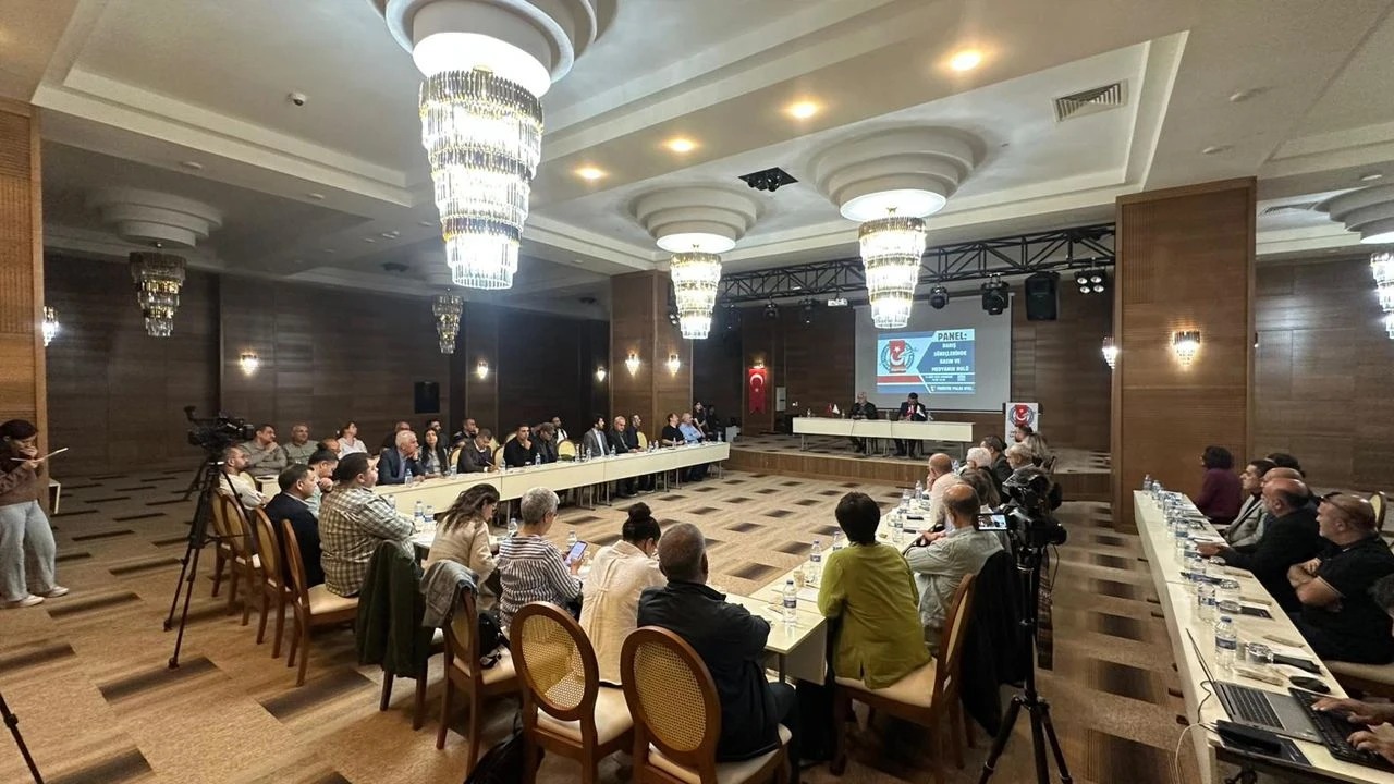 Diyarbakır’da gazeteciler barışı konuştu: Önce dilimizi değiştirelim