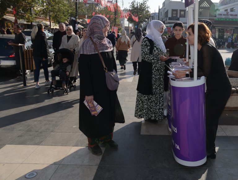 Diyarbakır’da zorda olan 400 kadına yardım eli uzatıldı