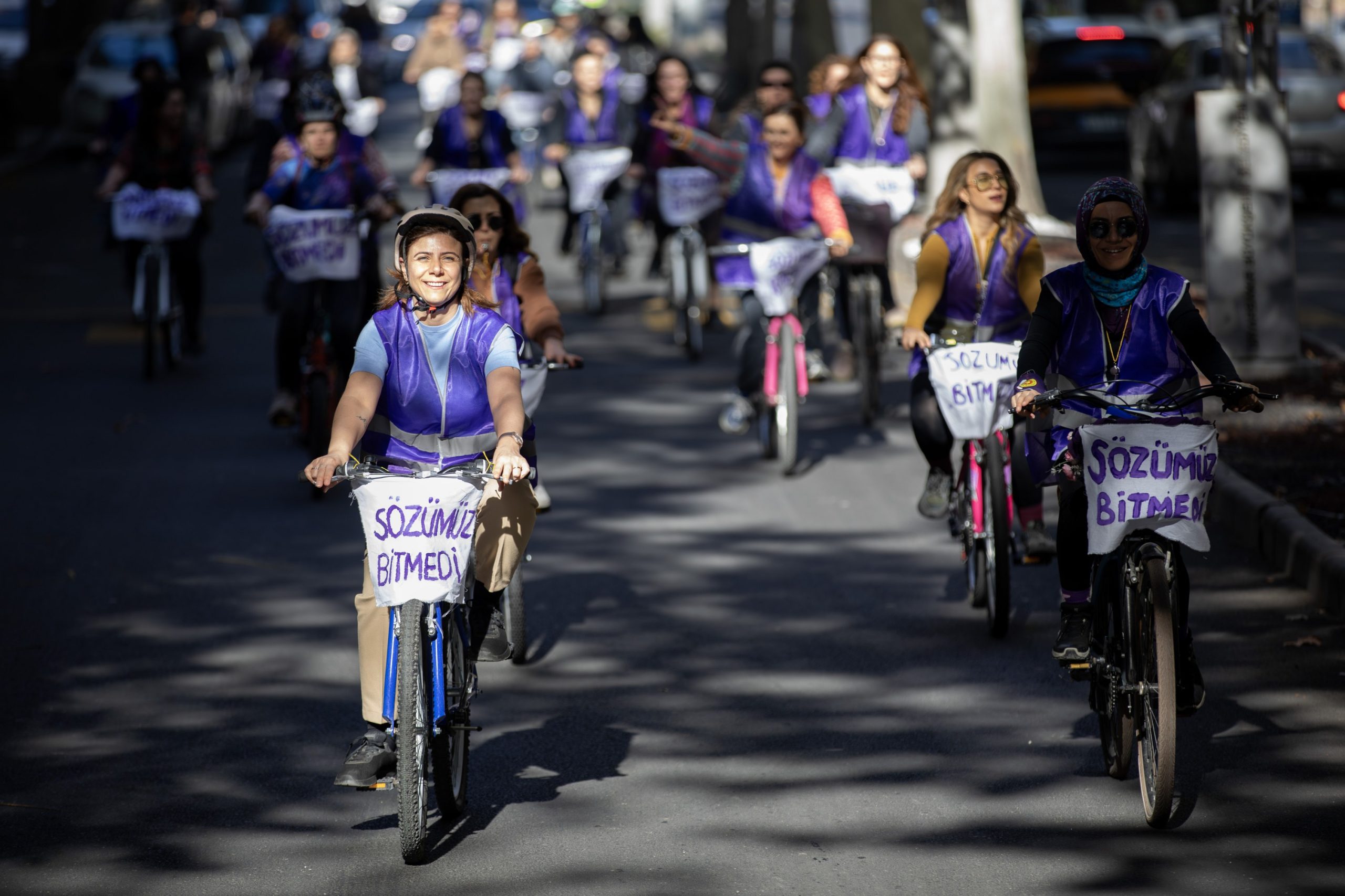 Diyarbakır’da kadınlar şiddetsiz bir yaşam için pedal çevirdi