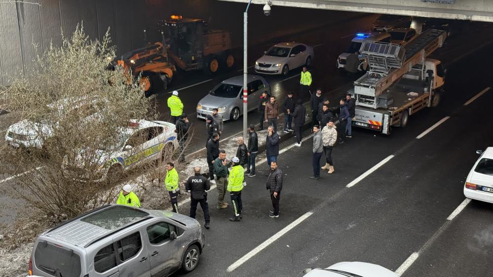 Diyarbakır’ı karıştıran olay: Kelepçelenip karakola götürüldüler