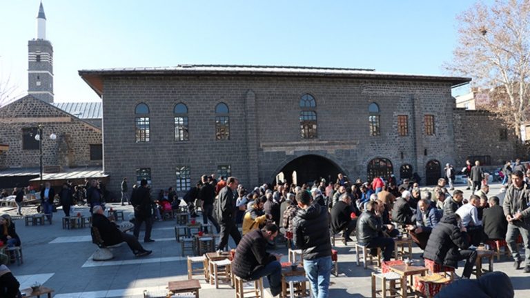 DİYARBAKIR YAŞLANIYOR!