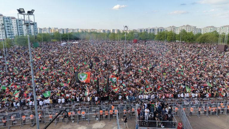 Diyarbakır’da 1 milyon kişi Amedspor için ayakta