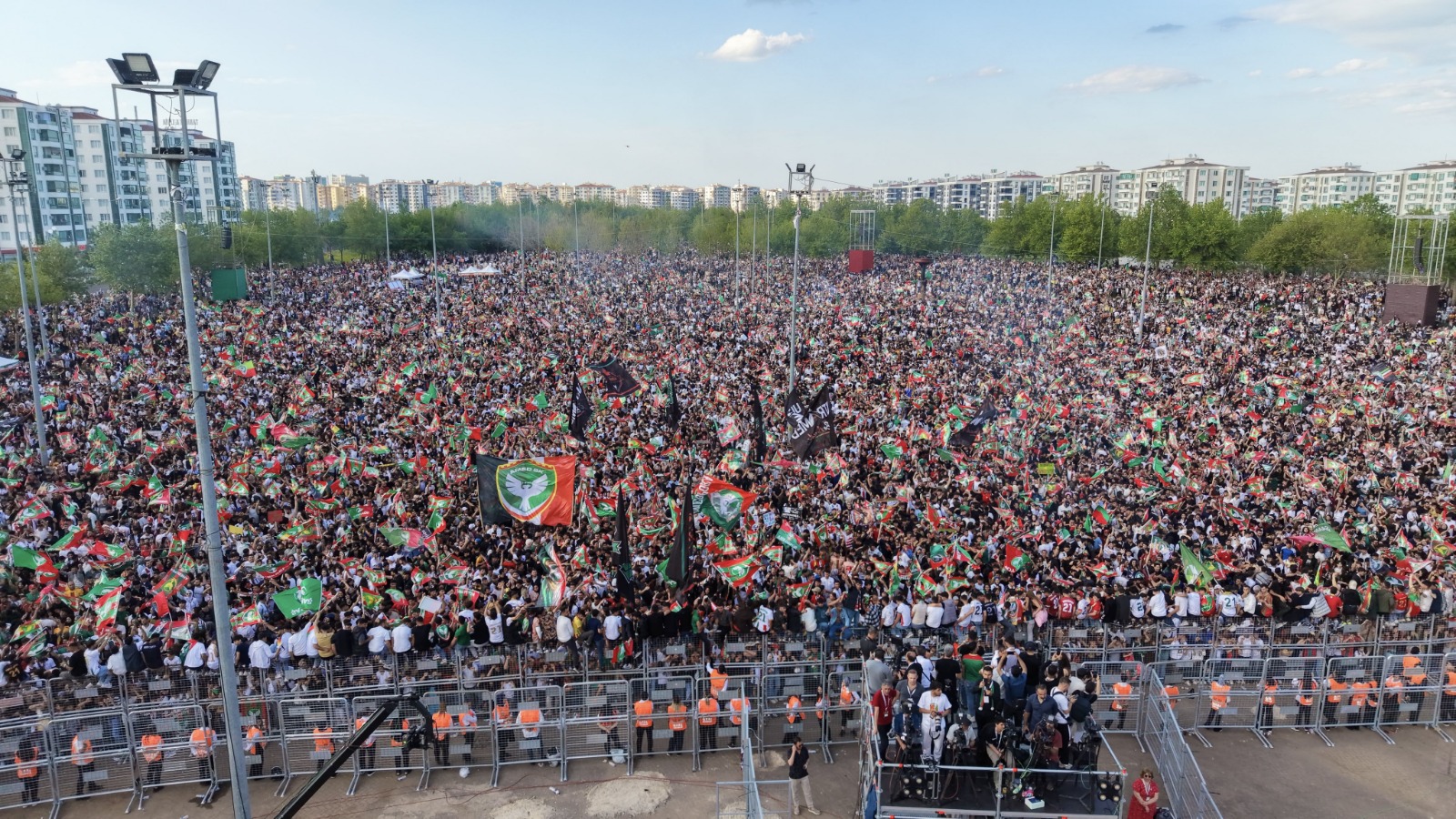 Diyarbakır’da 1 milyon kişi Amedspor için ayakta