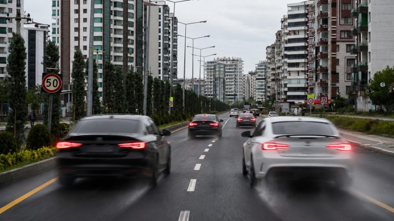 Diyarbakır’da yol değil, ölüm koridoru!…