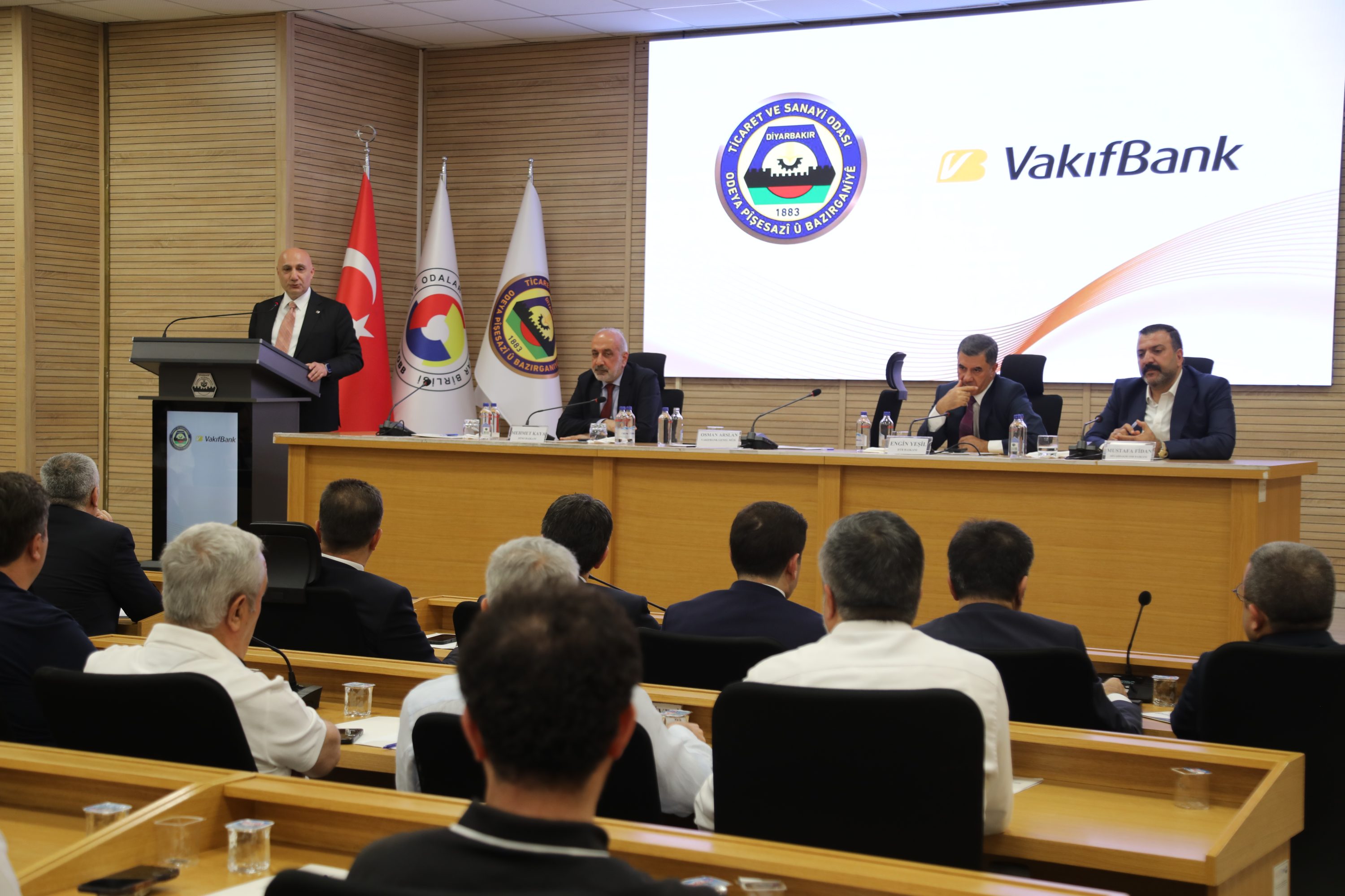 Diyarbakır’da finansmana erişim zirvesi: Vakıfbank Müdürü pozitif ayrımcılık sözü verdi