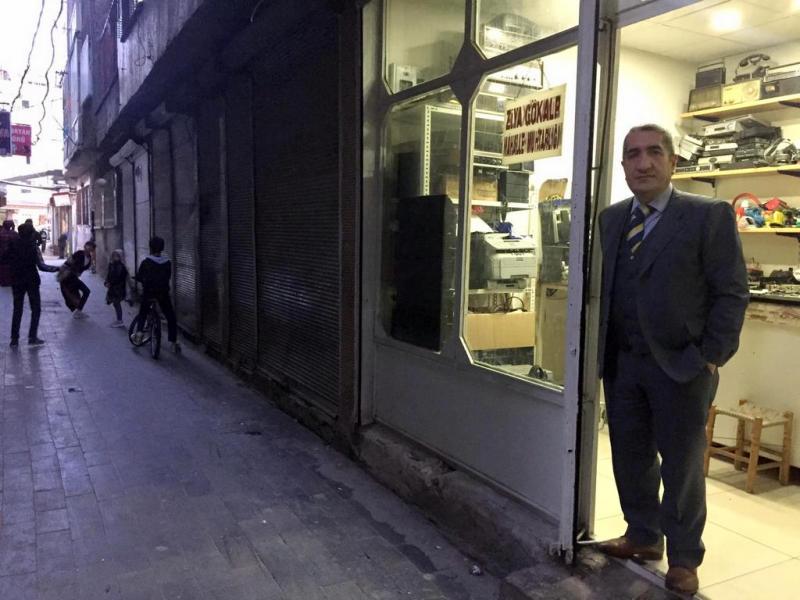 Diyarbakır’ın 27 yıllık muhtarına büyük ayıp!